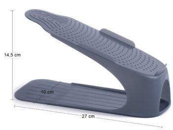 Plastový stojan na topánky 38-45 (4 ks) IOBM4 SET - antracit je praktickým a štýlovým doplnkom do každého interiéru. Tento produkt značky NABBI je vyrobený z kvalitného plastu, ktorý sa ľahko udržiava - stačí ho utierať navlhko. S jeho tmavou, sivou farbou a antracitovým odtieňom sa hodí do…