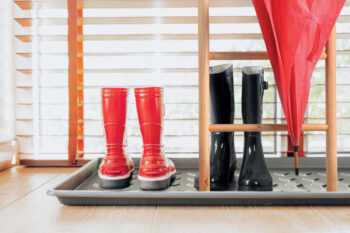 Plastová odkladacia podložka IPO720 od značky NABBI je moderný a praktický doplnok do každého interiéru aj exteriéru. Jej jednoduchý hranatý tvar a tmavá čierna farba dodajú vášmu priestoru štýlový vzhľad. Podložka je vyrobená z kvalitného plastu, ktorý je ľahko udržiavateľný - stačí ho utierať…