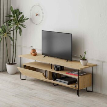 TV stolík YOSHI: Moderný loftový štýl v teplom dubovom prevedení Introdukujeme YOSHI, TV stolík, ktorý kombinuje industriálny loftový dizajn s prírodným kúzlom dubovej farby. Ponorte sa do sveta štýlového nábytku, ktorý prinesie do vašej obývačky dokonalú harmóniu medzi moderným dizajnom a tradičným materiálom.  Materiál: Kombinácia vysoko odolného melamínu, VT laminátu a kovu s lesklým povrchom zaručuje dlhú životnosť a eleganciu produktu. Rozmery: 45 x 150 x 42 cm – ideálne vyvážený rozmer, ktorý poskytne dostatok priestoru pre všetky vaše zariadenia a zároveň zaujme minimálne miesto v miestnosti. Farba: Hrejivý dubový odtieň, doplnený o lesklé kovové detaily, prinesie do interiéru teplý a príjemný pocit. Vybavenie:< /strong> Praktické odkladacie police ponúkajú mnoho priestoru na uloženie multimediálneho zariadenia, DVD a ďalších predmetov. Štýl: Charakteristický loftový a industriálny dizajn v kombinácii s dubovým prevedením vytvára jedinečný kúsok nábytku.  Tvar: Klasický obdĺžnikový tvar s rovným povrchom sa ľahko začlení do rôznych interiérov. Hrúbka materiálu: Solídna 18mm hrúbka zaručuje , Že stolík bude stabilný a odolný voči zaťaženiu.  Oživte svoju obývaciu izbu s TV stolík YOSHI, kde sa stretáva tradičná kvalita s moderným dizajnom.