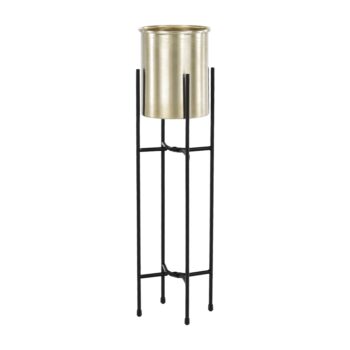 Predstavujeme vám kovový kvetináč Jude Typ 1, ktorý je dokonalým doplnkom pre váš interiér. Tento elegantný kvetináč v kombinácii čiernej a zlatej farby prinesie do vašej domácnosti moderný vzhľad a štýl. Jeho okrúhly tvar a kvalitné kovové prevedenie zaručujú dlhú životnosť…