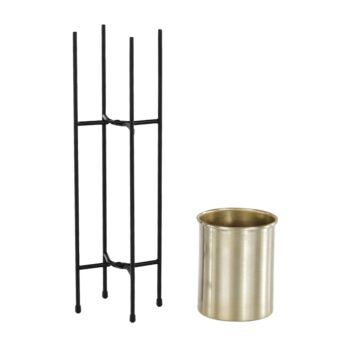 Predstavujeme vám kovový kvetináč Jude Typ 1, ktorý je dokonalým doplnkom pre váš interiér. Tento elegantný kvetináč v kombinácii čiernej a zlatej farby prinesie do vašej domácnosti moderný vzhľad a štýl. Jeho okrúhly tvar a kvalitné kovové prevedenie zaručujú dlhú životnosť…