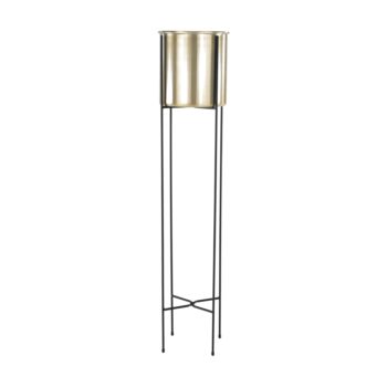 Predstavujeme vám elegantný kovový kvetináč Jude Typ 3 v kombinácii čiernej a zlatej farby, ktorý sa stane štýlovým doplnkom vášho interiéru. Tento moderný kvetináč je navrhnutý tak, aby priniesol do vášho domova nádych luxusu a sofistikovanosti.