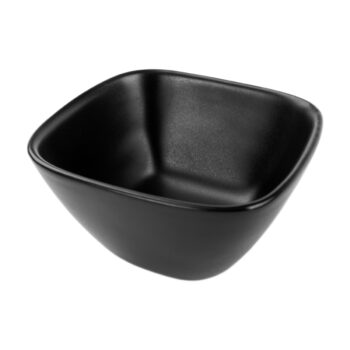 Predstavujeme vám elegantnú servírovaciu misku na podnose Jutta, ktorá je dokonalým doplnkom pre každú modernú domácnosť. Táto sada obsahuje dve misky vyrobené z kvalitnej dolomitovej keramiky, ktorá zaručuje ich dlhú životnosť a odolnosť. Misky sú navrhnuté v štýlovom čiernom prevedení s bielym…