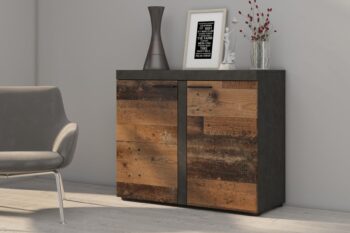 Komoda BRUMA zaujme aj náročnejších užívateľov najmä vďaka netradičnému modernému farebnému prevedeniu old style/matera. Je vyrobená z kvalitných LTD dosiek, ktoré sa ľahko udržiavajú. Komoda je dvojdverová. Vo vnútri sa nachádzajú praktické police. Môžete si ju dokúpiť k obývacej stene BRUMA, ktorá je v rovnakom farebnom prevedení. Na výber sú aj ďalšie farby komody. Rozmery (š,v,h): 97.2 x 82 x 40.3 cmDodávame v demonte.