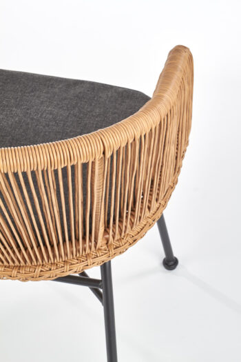 Moderná záhradná stolička K400 sa bude krásne vynímať v záhrade, na terase či balkóne. Poskytne Vám maximálne pohodlie, aby ste si mohli naplno vychutnávať svoj voľný čas. Vyrobená je z umelého ratanu prírodnej farby, ktorý je odolný voči poveternostným vplyvom a ľahko sa udržiava. Jej čierna…