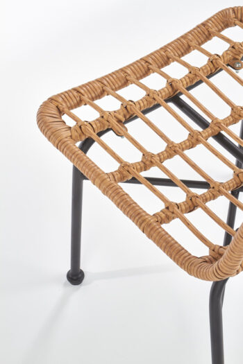 Dokonalým doplnkom a praktickým pomocníkom na Vašej terase, v záhrade či na balkóne sa stane záhradná stolička K401. Poskytne Vám maximálne pohodlie, aby ste si mohli naplno vychutnávať svoj voľný čas. Vyrobená je z umelého ratanu prírodnej farby, ktorý je odolný voči poveternostným vplyvom a ľahko…