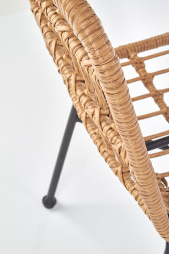 Dokonalým doplnkom a praktickým pomocníkom na Vašej terase, v záhrade či na balkóne sa stane záhradná stolička K401. Poskytne Vám maximálne pohodlie, aby ste si mohli naplno vychutnávať svoj voľný čas. Vyrobená je z umelého ratanu prírodnej farby, ktorý je odolný voči poveternostným vplyvom a ľahko…