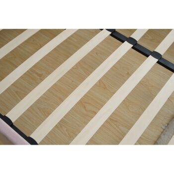 Spánok ako v bavlnke, v nežnom objatí dokonalého dizajnu a farebného prevedenia Vám zabezpečí nádherná manželská posteľ s roštom KAISA 180x200 cm. Je čalúnená nadčasovou, príjemnou Velvet látkou v ružovej farbe. Celkový vzhľad postele dopĺňa vysoké, prešívané čelo, o ktoré sa môžete pohodlne oprieť…