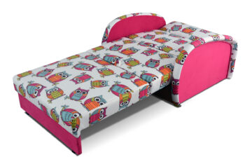 Moderná pohovka KAJKA I je ako stvorená do študentských a detských izieb. Hoci má pohovka menšie rozmery, disponuje praktickými funkciami ako je funkcia spania i úložný priestor. Sedák je vytvorený vlnovcovou pružinou a vyplnený PUR penou. Rozmery v/š/h 84 x 95 x 95 cm, výška sedu 37 cm. Cena je za vzorové prevedenie v poťahu Sova 1/Blanca 2310. V ponuke aj pohovka s možnosťou výberu poťahovej látky.