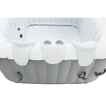 Opierka hlavy s držiakom na nápoje k vírivke Kamino je ideálnym doplnkom pre váš relaxačný zážitok vo vírivke. Tento set obsahuje tri kusy opierok, ktoré sú navrhnuté tak, aby poskytovali maximálne pohodlie a praktickosť. Vďaka modernému dizajnu a svetlej bielej farbe sa dokonale hodí do…