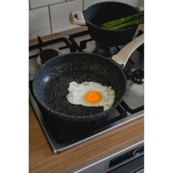KONDELA Karote hliníková panvica s nepriľnavým povrchom 26 cm mramor – Obrázok 3