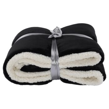 Nielen praktickým, ale aj dizajnovým doplnkom Vašej domácnosti sa stane nádherná obojstranná deka KASALA TYP 3 127x152 cm, s ktorou si budete vychutnávať zaslúžené chvíle oddychu. Prekvapí Vás nie len svojou ľahkosťou, ale hlavne svojou jemnosťou a hrejivosťou. Farebné prevedenie čierna sa hodí do…