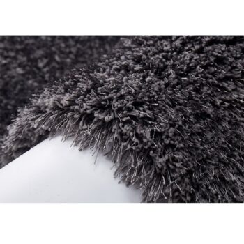 Koberec KAVALA 80x150 cm vyžaruje luxus a harmóniu, ktoré vám zamotajú hlavu. Vyrobený je z kvalitného 100% polyesteru v jemnej sivej farbe, ktorá je odrazom dokonalej moderny. Ide o originálny kúsok, ktorý sa hodí do každého interiéru. Koberec Kavala je na výber v rôznych veľkostiach. Výška vlasu…