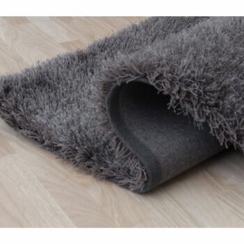 Koberec KAVALA 80x150 cm vyžaruje luxus a harmóniu, ktoré vám zamotajú hlavu. Vyrobený je z kvalitného 100% polyesteru v jemnej sivej farbe, ktorá je odrazom dokonalej moderny. Ide o originálny kúsok, ktorý sa hodí do každého interiéru. Koberec Kavala je na výber v rôznych veľkostiach. Výška vlasu…