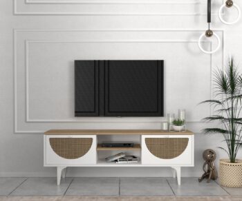 TV stolík KEBABDodajte svojej obývačke orientálny nádych s elegantným a praktickým TV stolíkom KEBAB. Tento štýlový kus nábytku je ideálny na umiestnenie vašej televízie a ďalších mediálnych zariadení, a prináša do vášho interiéru harmóniu a estetiku.Špecifikácia produktu:Typ tovaru: TV stolíkVhodné do miestnosti: Obývacia izbaMateriál: LTDRozmer: 150 x 52.8 x 35 cmFarba: Biela + svetlo hnedáVybavenie: Skrinky a regálokŠtýl: OrientálnaTvar: ObdĺžnikovýPočet dvierok: 2Hrúbka materiálu: 18 mmDodatočné informácie: Dodávame v demonteTV stolík KEBAB je skvelou voľbou pre každého, kto hľadá funkčné a estetické riešenie pre svoju obývaciu izbu. Vyrobený z kvalitného LTD materiálu s hrúbkou 18 mm, zaisťuje pevnosť a dlhú životnosť. Kombinácia bielej a svetlo hnedej farby dodáva stolíku moderný a príjemný vzhľad, ktorý sa hodí do akéhokoľvek interiéru.Vďaka svojmu obdĺžnikovému tvaru a vybaveniu skrinkami a regálkom poskytuje televízny stolík KEBAB dostatok úložného priestoru pre vaše mediálne zariadenie, BR, knihy a ďalšie doplnky. Dodávame v demonte, čo zaručuje bezpečnú prepravu a jednoduchú montáž. Pridajte do svojho domova tento jedinečný a praktický kúsok nábytku a užívajte si jeho výhody každý deň.