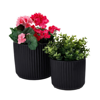 Hlinený kvetináč Kelso Typ 2 v elegantnej čiernej farbe je ideálnym doplnkom pre váš interiér. Tento moderný kvetináč od značky KONDELA sa vyznačuje svojím okrúhlym tvarom a tmavým farebným prevedením, ktoré dodáva priestoru sofistikovaný vzhľad. S rozmermi 26 cm na šírku a hĺbku a výškou 23 cm…