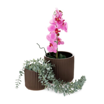 Hlinený kvetináč Kelso Typ 2 v elegantnej hnedej farbe je ideálnym doplnkom pre váš interiér. Tento moderný kvetináč od značky KONDELA je navrhnutý tak, aby priniesol do vášho domova prírodný a štýlový vzhľad. Jeho okrúhly tvar a tmavé farebné prevedenie dodávajú priestoru…