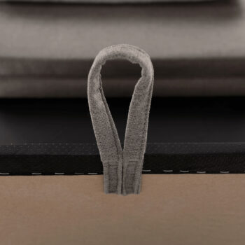 Rozkladacie kreslo s úložným priestorom Kenet New v elegantnej sivohnedej (taupe) a svetlosivej farbe je ideálnym riešením pre moderné interiéry. Toto klasické kreslo značky KONDELA ponúka nielen pohodlné sedenie, ale aj praktickú rozkladaciu funkciu, ktorá umožňuje jeho jednoduchú premenu na…