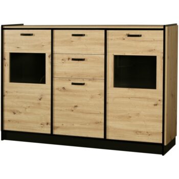 Kombinovaná komoda KESSY je v modernom prevedení. Je vhodná do moderných interiérov.Kombinovaná komoda je vyrobená z kvalitných LTD dosiek o hrúbke 16 mm. Má ABS hrany. Je nenáročná na údržbu. Úchyty sú vyrobené z kovu v čiernom prevedení. Zadná stena je zo sololitu HDF o hrúbke 2,5 mm.Komoda je trojdverová a disponuje tiež praktickými zásuvkami.Farebné prevedenie: dub Artisan / čierna.Rozmery (š,v,h): 180 x 124 x 43 cm.KESSY je praktický obývací sektor, vhodný do moderných a štýlových interiérov. Skladá sa z viacerých prvkov, vďaka ktorým si vytvoríte obývačku podľa predstáv.Dodávame v demontovanom stave.