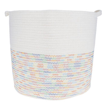 Pletený kôš Kland s rozmermi 40x37 cm v elegantnej bielej farbe je ideálnym doplnkom pre váš interiér. Tento moderný kôš, vyrobený z kvalitnej látky kombinujúcej bavlnu a polyester, ponúka nielen praktické využitie, ale aj estetický vzhľad, ktorý sa hodí do každého priestoru.