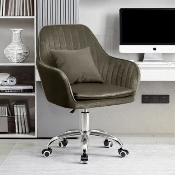 Predstavujeme vám kancelárske kreslo Klian v elegantnej sivohnedej taupe farbe s povrchom z jemného Velvet materiálu a chrómovými detailmi. Toto moderné kreslo je ideálnym doplnkom do každého interiéru, kde sa kladie dôraz na štýl a pohodlie. S jeho rozmermi 87-101 cm na výšku, 59 cm na šírku…