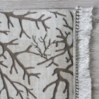 S jedinečným kobercom ARILA nádherne oživíte Vašu domácnosť. Vneste trochu prírody k Vám domov a zažívajte príjemnú tichú atmosféru, ktorú tento koberec vytvára. Jeho rozmery sú (ŠxD): 80x200 cm. Koberec sa skladá z troch vrstiev. Základ tvorí plsť, na ktorej je tenká penová vrstva. Povrch koberca…