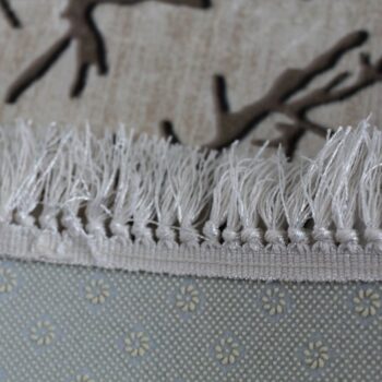 S jedinečným kobercom ARILA nádherne oživíte Vašu domácnosť. Vneste trochu prírody k Vám domov a zažívajte príjemnú tichú atmosféru, ktorú tento koberec vytvára. Jeho rozmery sú (ŠxD): 80x200 cm. Koberec sa skladá z troch vrstiev. Základ tvorí plsť, na ktorej je tenká penová vrstva. Povrch koberca…