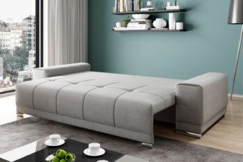 Elegantný trojsedák KOCHAB je navrhnutá v modernom duchu. Vďaka využitiu najžiadanejších prvkov sa stane ozdobou Vášho interiéru. Zaujme Vás štýlové prešívanie sedacej časti ako aj efektné opierkové a dekoračné vankúšiky. Celkové prevedenie dotvárajú lesklé nožičky valcového tvaru. Sedačka je vyrobená v kombinácii vlnovcovej pružiny a PUR peny s pevnosťou T30, ktorá zaručí pohodlné sedenie pri chvíľach relaxu. Ponúka praktický úložný priestor, ktorý oceníte v každej domácnosti. Jej neoddeliteľnou súčasťou je funkcia rozkladu, ktorá využíva mechanizmus MOSS. S jeho využitím dokážete jednoduchým spôsobom vytvoriť ložnú plochu 148 x 196 cm, vhodnú na príležitostné spanie. Sedačka je čalúnená kvalitnou látkou. Prevedenie Alfa 120.Rozmery (š/v/h): 255 x 98 x 105 cm. Výška bez vankúšov 74 cm, hĺba sedáku 58 cm, výška sedáku 40 cm. Nožičky majú výšku 5,5 cm. Dodávame v demonte. V našej ponuke nájdete aj ďalšie farebné prevedenia tohto trojsedáku ako aj rohovú sedačku KOCHAB.