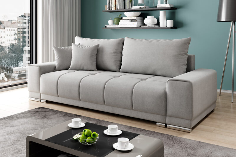 KOCHAB moderný trojsedák, Alfa 13 Elegantný trojsedák KOCHAB je navrhnutá v modernom duchu. Vďaka využitiu najžiadanejších prvkov sa stane ozdobou Vášho interiéru. Zaujme Vás štýlové prešívanie sedacej časti ako aj efektné opierkové a dekoračné vankúšiky. Celkové prevedenie dotvárajú lesklé nožičky valcového tvaru. Sedačka je vyrobená v kombinácii vlnovcovej pružiny a PUR peny s pevnosťou T30, ktorá zaručí pohodlné sedenie pri chvíľach relaxu. Ponúka praktický úložný priestor, ktorý oceníte v každej domácnosti. Jej neoddeliteľnou súčasťou je funkcia rozkladu, ktorá využíva mechanizmus MOSS. S jeho využitím dokážete jednoduchým spôsobom vytvoriť ložnú plochu 148 x 196 cm, vhodnú na príležitostné spanie. Sedačka je čalúnená kvalitnou látkou. Prevedenie Alfa 13.Rozmery (š/v/h): 255 x 98 x 105 cm. Výška bez vankúšov 74 cm, hĺba sedáku 58 cm, výška sedáku 40 cm. Nožičky majú výšku 5,5 cm. Dodávame v demonte. V našej ponuke nájdete aj ďalšie farebné prevedenia tohto trojsedáku ako aj rohovú sedačku KOCHAB.