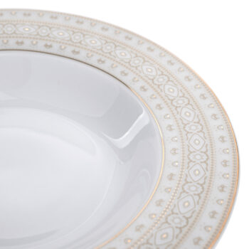 Predstavujeme vám elegantnú porcelánovú jedálenskú súpravu Kominor Typ 2, ktorá sa skladá z 18 kusov a je ideálnym doplnkom pre každú modernú domácnosť. Táto súprava vyniká svojím sofistikovaným dizajnom v kombinácii bielej, sivej a zlatej farby, čo jej dodáva nadčasový vzhľad.