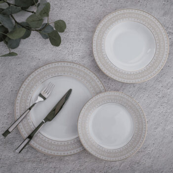 Predstavujeme vám elegantnú porcelánovú jedálenskú súpravu Kominor Typ 2, ktorá sa skladá z 18 kusov a je ideálnym doplnkom pre každú modernú domácnosť. Táto súprava vyniká svojím sofistikovaným dizajnom v kombinácii bielej, sivej a zlatej farby, čo jej dodáva nadčasový vzhľad.