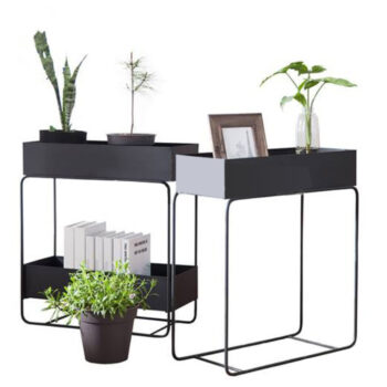 Praktický a veľmi štýlový kovový kvetináč INDIZE TYP 3 je ideálnym pomocníkom, ktorý zaručene všestranne využijete. Rozmery kvetináča sú (ŠxHxV): 55x20x70 cm. Výška kvetináča bez stojana je 15 cm. Vyrobený je z pevného kovu, ktorý drží stabilitu celej konštrukcie. Farebné prevedenie má v bielej…