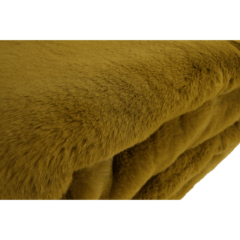 Ideálnym spoločníkom na chladné noci či užívanie piatkového večera pri dobrom filme je kožušinová deka RABITA TYP 8 NEW. Rozmery deky sú (ŠxD): 150x180 cm. Deka je vyrobená z kvalitného 100% polyesterového vlákna. Farebné prevedenie deky je výrazná zelená-greenery. Výška vlasu je 1,7 cm a gramáž je…