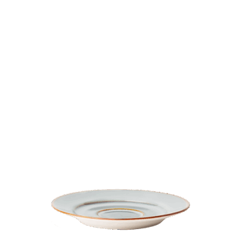Východ slnka spoza morskej hladiny je jeden z najkrajších pohľadov, aké sa nám v živote naskytnú. Keramická šálka z kolekcie Elements Day vám tento nezameniteľný zážitok pripomenie. Jemne modrastá glazúra vzbudzuje dojem, že sa dívate na pokojné more. Hnedý okraj symbolizuje začínajúci slnečný svit. Pitie kávy sa vám tak spojí s očarujúcimi ránami na letnej dovolenke. Vďaka reaktívnej glazúre je každý kus originál, preto sa farebným odtieňom či vzorom môže líšiť od produktu na fotografii. Set obsahuje: 4x kávová šálka 220 ml 4x kávová podšálka 15,5 cm