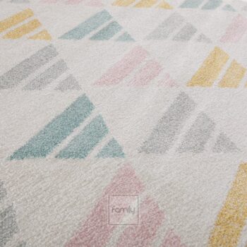 Koberec s geometrickým vzorom v krásnych pastelových farbách Šírka: 80 cm | Dĺžka: 150 cm