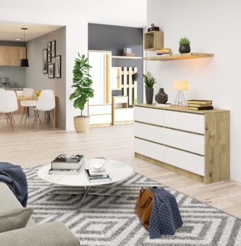 Komoda MELLOOW140: Teplý dub artisan v kombinácii s čistou bielou MELLOOW140 je symbolom dokonalej harmónie medzi moderným a tradičným dizajnom. Táto komoda kombinuje teplý dub artisan s neprehliadnuteľnou bielou, čo vytvára jedinečný a časovo odolný kúsok nábytku pre váš domov.  Typ tovaru: Komoda, skrinka - ideálne riešenie pre organizáciu a úložný priestor Miestnosť: Perfektne zapadne ako do spálne, tak do obývacej izby Materiál: LTD - záruka kvality a dlhej životnosti Rozmer: 77 x 138 x 40 cm - priestranná, ale zároveň kompaktná Farba: Dub artisan v kombinácii s čistou bielou Vybavenie: 6 priestranných zásuviek a ďalšie úložné možnosti  So MELLOOW140 získate nielen štýlový, ale aj funkčný doplnok do vášho bývania. Vďaka kombinácii duba artisan a bielej farby prinesie do vášho interiéru sviežu a zároveň útulnú atmosféru.