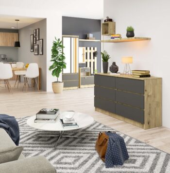 Komoda MELLOOW140: Moderná kombinácia duba Artisan a grafitu MELLOOW140 je luxusným kúskom nábytku, ktorý dokonale kombinuje prírodný vzhľad duba Artisan s moderným a striedmym grafitom. Je ideálny pre tých, ktorí hľadajú praktickosť spojenú s výrazným dizajnom.  Typ tovaru: Komoda, skrinka - ideálna pre tých, ktorí chcú kombinovať estetiku s funkciou Miestnosť: Perfektne sa hodí do spální i obývacích izieb, kde upúta pozornosť a zároveň ponúkne praktický úložný priestor Materiál: LTD - odolný materiál s dlhou životnosťou, zaisťujúci stálosť a pevnosť produktu Rozmer: 77 x 138 x 40 cm - priestranná, avšak kompaktná, ľahko sa zmestí do rôznych priestorov Farba: Elegantná kombinácia duba Artisan s chladným grafitom Vybavenie: 6 priestranných zásuviek a ďalšie úložné možnosti pre maximálne využitie priestoru  Zvoľte MELLOOW140, ak si prajete spojiť kvalitu, dizajn a funkčnosť v jednom produkte. Je to komoda, ktorá vás nesklame ani v náročných podmienkach každodenného používania.