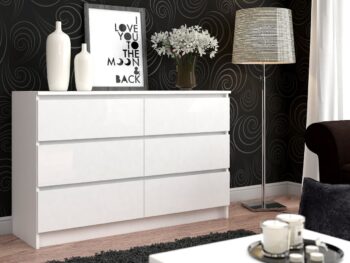 Komoda SOPHIE120: Priestranná a elegantná v čisto bielej farbe Hľadáte štýlový a funkčný kúsok nábytku, ktorý oživí váš interiér? Predstavujeme vám SOPHIE120 – komodu, ktorá nielen vyzerá skvele, ale tiež ponúka mnoho úložného priestoru.  Typ tovaru: Komoda, skrinka Miestnosť: Dokonalá voľba pre spálne aj obývacie izby Materiál: LTD – synonymum kvality a dlhej životnosti Rozmer: 77 x 120 x 40 cm – ideálna veľkosť pre väčšinu priestorov Farba: Neodolateľná biela, ktorá sa hodí ku každému interiéru Vybavenie: 6 a viac zásuviek, ktoré poskytujú maximálny úložný priestor  Prečo si vybrať komodu SOPHIE120? Vďaka svojej čisto bielej farbe sa ľahko kombinuje s ďalším nábytkom a je vhodná do moderného aj tradičného bývania. Jej šesť a viac zásuviek zaistí, že všetko, čo potrebujete mať po ruke, bude mať svoje miesto.