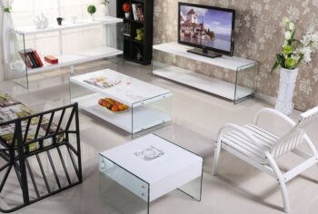 Akciová cena platí iba pre tovar skladom. Stolík LIPIONE je možné použiť ako konferenčný stolík, stolík pod televízor, prípadne ako moderný stolík do pracovne alebo moderných interiérov.Korpus stolíka je lakovaný bielou farbou s vysokým leskom.Bočné sklenené rámy sú vyrobené z tvrdeného skla a sú číre.Dodávame v demonte.