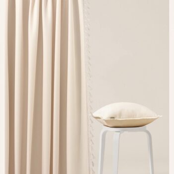 Krémový záves Lara na riasiacu pásku so strapcami 140 x 250 cm