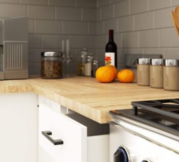 Kuchynská linka COOK240 Ak hľadáte priestrannú a elegantnú kuchynskú linku, ktorá perfektne zapadne do vašej kuchyne, COOK240 je tým pravým riešením pre vás.  Typ: Kuchynská linka Materiál: LTD Rozmery: 203 x 240 x 46 cm Farba: Biela Tvar: Obdĺžnikový, rovný Vybavenie : 1 zásuvka a metalbox Šírka: 240 cm Počet políc: 12 < /ul> COOK240 ponúka skvelú kombináciu dizajnu a funkcionalitu. S dvanástimi policami a praktickou zásuvkou metalbox máte dostatok miesta na uskladnenie všetkých vašich kuchynských náčiní a riadu. Vyrábaná z kvalitného materiálu LTD, táto kuchynská linka vám poslúži dlhé roky. Moderný biely dizajn sa skvele hodí do väčšiny interiérov, čo z nej robí ideálnu voľbu pre tých, ktorí si chcú vytvoriť štýlovú a funkcionalitu kuchyňu.