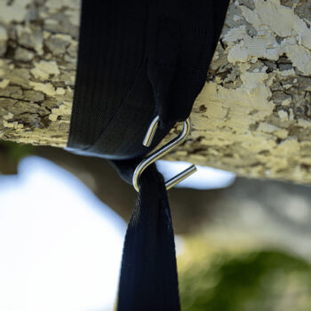 Predstavujeme vám sadu na uchytenie závesného kresla Lanois, ktorá je ideálnym riešením pre všetkých, ktorí hľadajú spoľahlivé a esteticky príjemné riešenie pre zavesenie svojho obľúbeného kresla. Táto sada obsahuje dva kusy v elegantnej čiernej a striebornej farbe, ktoré sa dokonale hodia do…