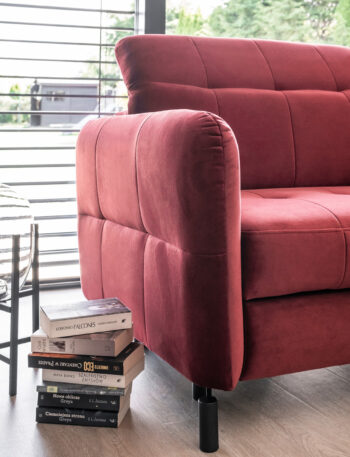 Jednoduchý štýl krásnej rohovej sedačky s rozkladom a úložným priestorom LANTE L dokonale dopĺňa elegantné prešívanie sedacej, opierkovej časti aj opierok rúk. Premeňte srdce Vášho domova na priestor, ktorý v sebe ukrýva nezameniteľný charakter, bude pôsobiť vkusne, symetricky a pokojne. Sedačka…