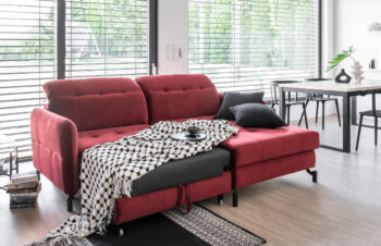 Jednoduchý štýl krásnej rohovej sedačky s rozkladom a úložným priestorom LANTE P dokonale dopĺňa elegantné prešívanie sedacej, opierkovej časti aj opierok rúk. Premeňte srdce Vášho domova na priestor, ktorý v sebe ukrýva nezameniteľný charakter, bude pôsobiť vkusne, symetricky a pokojne. Sedačka…