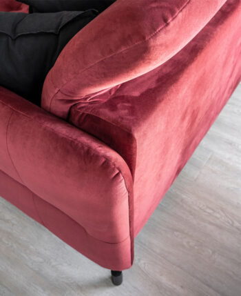 Jednoduchý štýl krásnej rohovej sedačky s rozkladom a úložným priestorom LANTE P dokonale dopĺňa elegantné prešívanie sedacej, opierkovej časti aj opierok rúk. Premeňte srdce Vášho domova na priestor, ktorý v sebe ukrýva nezameniteľný charakter, bude pôsobiť vkusne, symetricky a pokojne. Sedačka…