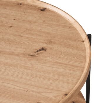 Konferenčný stolík Lapis v elegantnom prevedení dub artisan a čierna je ideálnym doplnkom pre moderné interiéry. Tento okrúhly stolík s priemerom 80 cm a výškou 40 cm ponúka dostatok priestoru na umiestnenie dekorácií, časopisov či občerstvenia počas stretnutí s priateľmi alebo…