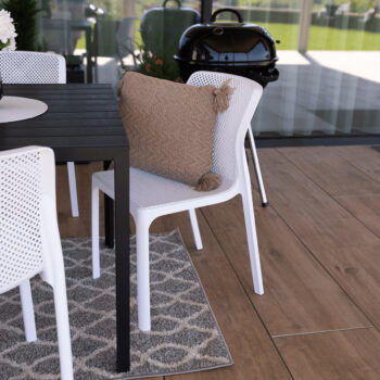 Predstavujeme vám záhradnú stoličku Larka v elegantnej bielej farbe, ktorá je ideálnym doplnkom pre vašu záhradu či terasu. Táto stolička je navrhnutá s dôrazom na moderný vzhľad a praktickosť, čo ju robí skvelou voľbou pre každého, kto hľadá funkčný a esteticky príjemný…