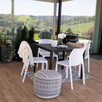 Predstavujeme vám záhradnú stoličku Larka v elegantnej bielej farbe, ktorá je ideálnym doplnkom pre vašu záhradu či terasu. Táto stolička je navrhnutá s dôrazom na moderný vzhľad a praktickosť, čo ju robí skvelou voľbou pre každého, kto hľadá funkčný a esteticky príjemný…