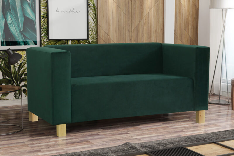 LAURA pohovka, Kronos 19, svetlé nožičky Jednoduchá a štýlová pohovka LAURA sa bude vynímať vo Vašom interiéri. Využitie nájde v obývačke, hosťovskej izby či kancelárii. Moderný vzhľad jej dodáva farebné prevedenie a efektné nožičky.Pohovka je vyrobená v kombinácii lepenky a borovicového dreva. Výplň sedáku tvorí vlnovcová pružina a polyuretánová pena T25. Výplň opierok tvorí polyuretánova pena T25. Sedacia časť a opierka je čalúnené látkou Kronos 19.Celkové rozmery pohovky (v/š/h): 78 x 146 x 81 cm. Hĺbka sedadla bez vankúšov: 54 cm, výška sedadla od zeme: 40 cm. Pohovka nie je rozkladacia, je bez úložného priestoru.Skutočné rozmery sa môžu líšiť do 5 cm, je to spôsobené špecifickosťou čalúnnických výrobkov.Pohovka má zaujímavé a elegantné nožičky farby prírodného dreva.