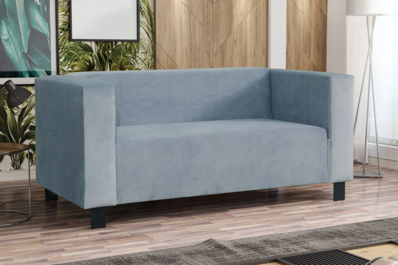 LAURA pohovka, Kronos 31, čierne nožičky Jednoduchá a štýlová pohovka LAURA sa bude vynímať vo Vašom interiéri. Využitie nájde v obývačke, hosťovskej izby či kancelárii. Moderný vzhľad jej dodáva farebné prevedenie a efektné nožičky.Pohovka je vyrobená v kombinácii lepenky a borovicového dreva. Výplň sedáku tvorí vlnovcová pružina a polyuretánová pena T25. Výplň opierok tvorí polyuretánova pena T25. Sedacia časť a opierka je čalúnené látkou Kronos 31.Celkové rozmery pohovky (v/š/h): 78 x 146 x 81 cm. Hĺbka sedadla bez vankúšov: 54 cm, výška sedadla od zeme: 40 cm. Pohovka nie je rozkladacia, a je bez úložného priestoru.Skutočné rozmery sa môžu líšiť do 5 cm, je to spôsobené špecifickosťou čalúnnických výrobkov.Pohovka má zaujímavé a elegantné kovové nožičky čiernej farby.